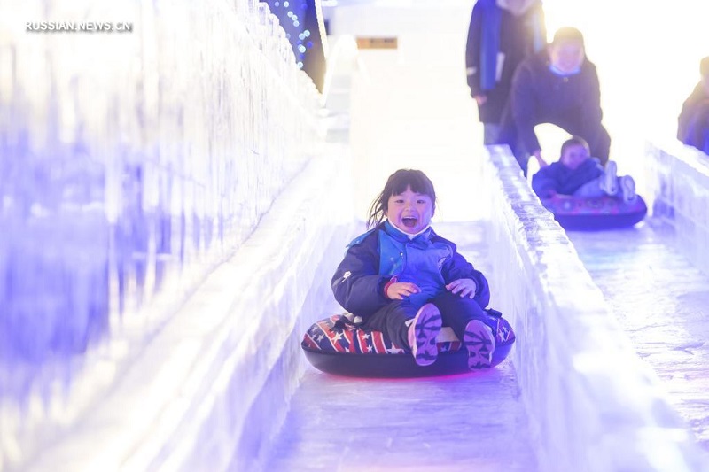 В Ухане открылся 8-й Всекитайский фестиваль массовых искусств из льда и снега
