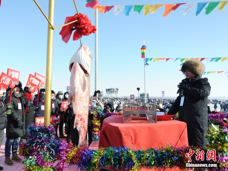 Первую рыбу на Озере Чагань продали за 3 миллиона юаней