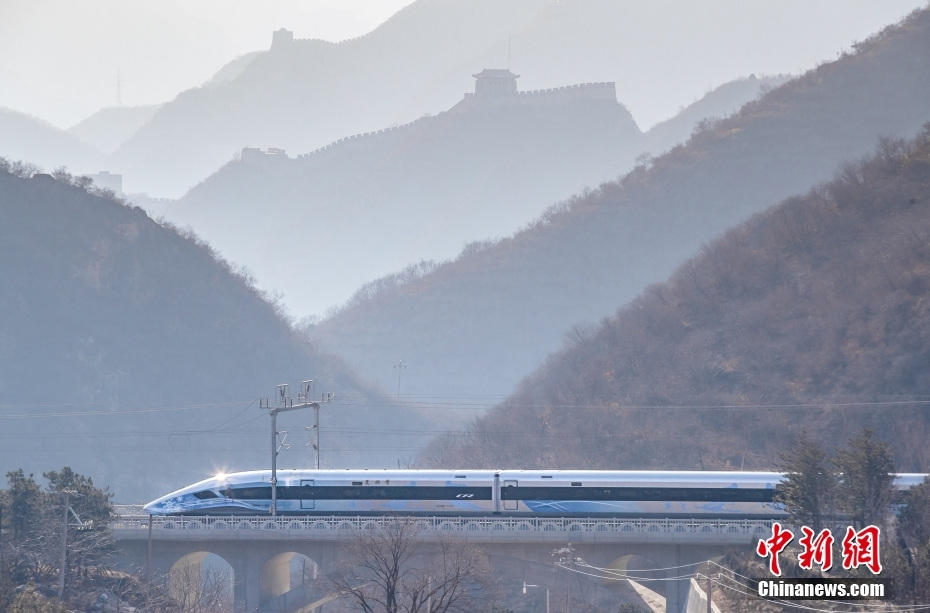 Скоростной поезд, предназначенный для зимних Олимпийских игр в Пекине, совершил первое путешествие