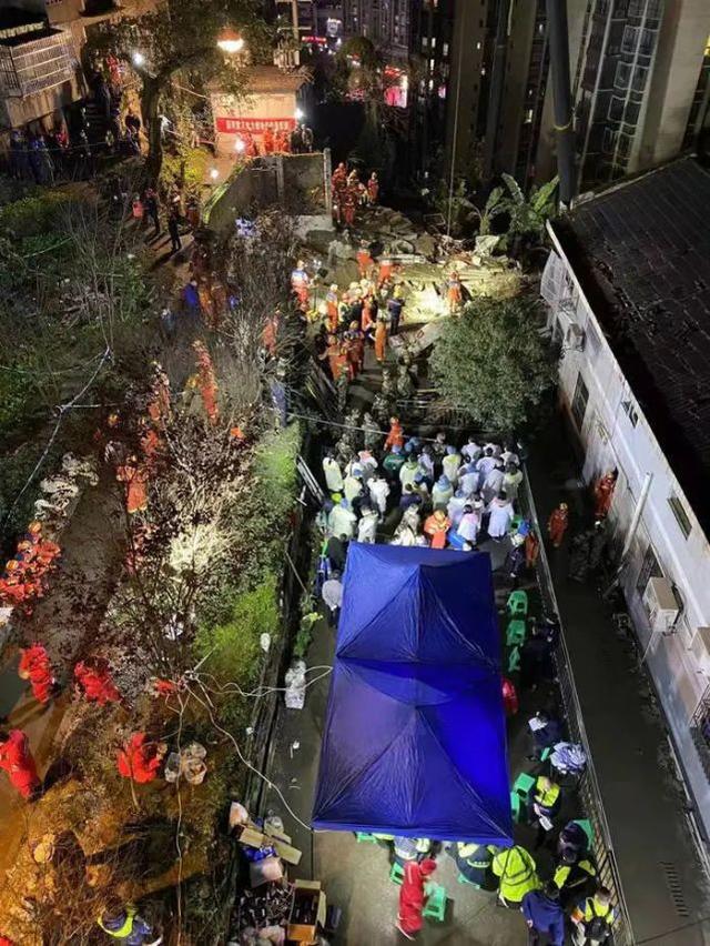 В одной из столовых г. Чунцин на юго-западе Китая произошел взрыв, о жертвах пока не сообщается