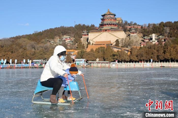 В Пекине открылся крупнейший природный каток