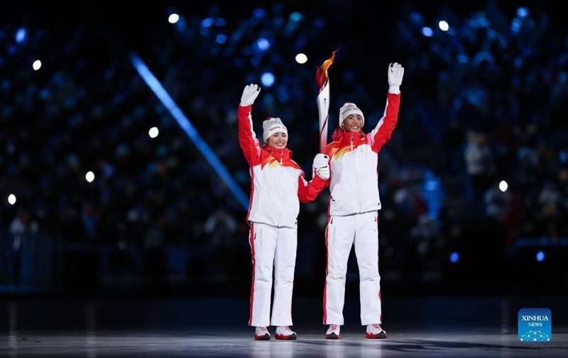 Уйгурская лыжница Динигир зажгла огонь  XXIV Олимпийских игр