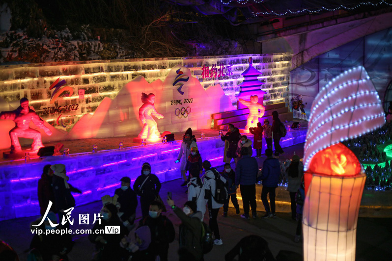 Фестиваль ледяных фонарей в Пекине
