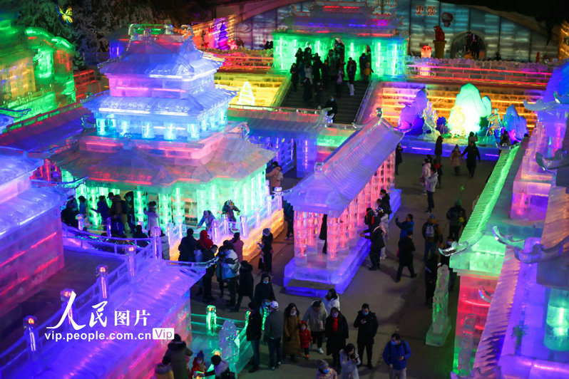 Фестиваль ледяных фонарей в Пекине