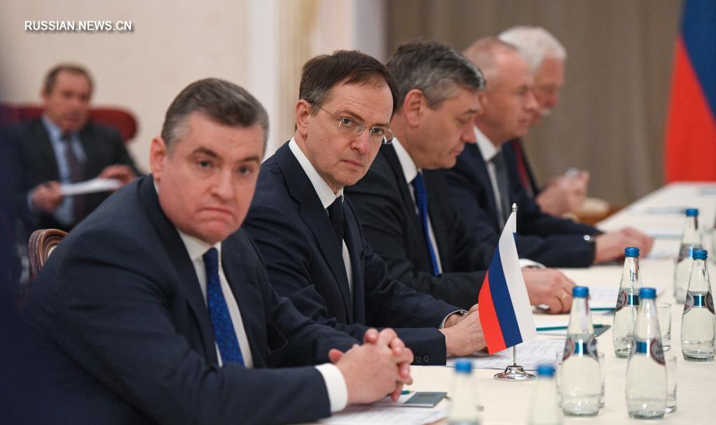 Переговоры между делегациями России и Украины стартовали на территории Беларуси -- РИА Новости