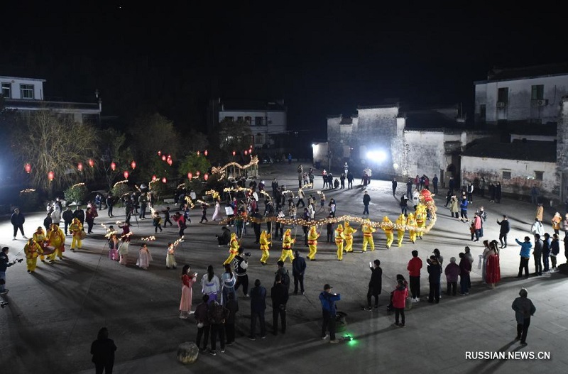Танец соломенного дракона в Восточном Китае