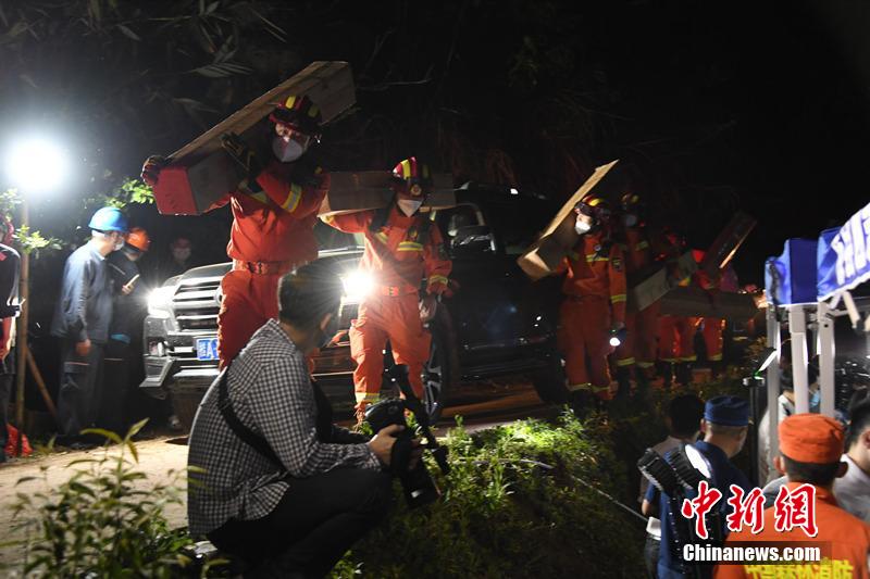 Авиакомпания China Eastern Airlines запустила механизм экстренного реагирования после крушения пассажирского самолета