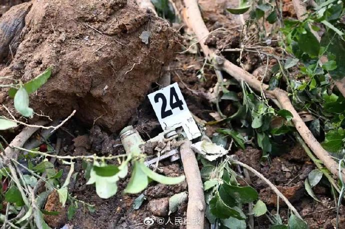 На месте крушения Boeing 737 найдены личные вещи пропавших людей