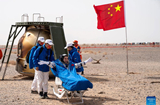 Китайские космонавты вернулись на Землю после 6-месячного пребывания в космосе