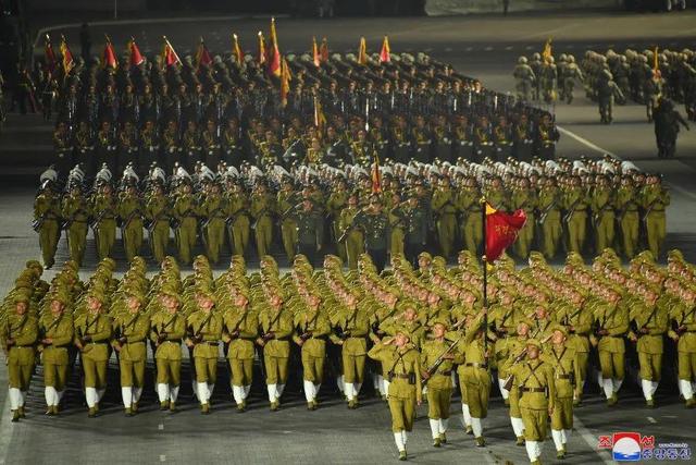 В КНДР прошел военный парад в честь 90-летия основания КНА