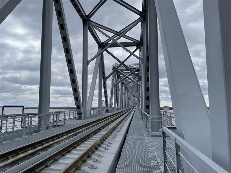 Завершено строительство российской части железнодорожного моста через реку Хэйлунцзян между Китаем и Россией