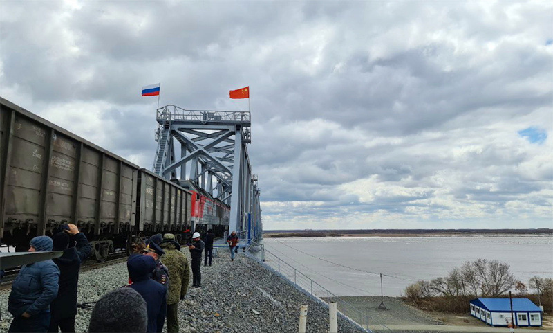 Завершено строительство российской части железнодорожного моста через реку Хэйлунцзян между Китаем и Россией