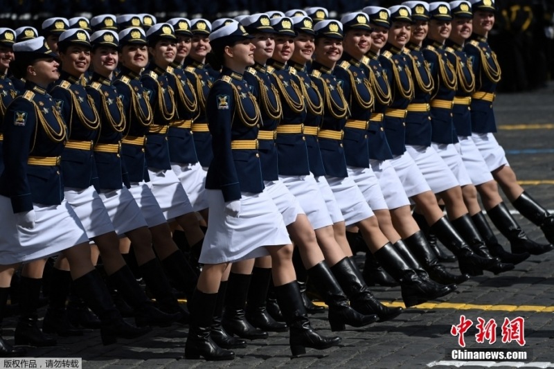 Парад Победы начался на Красной площади в Москве