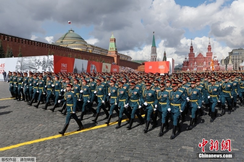 Парад Победы начался на Красной площади в Москве