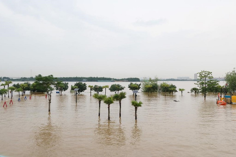 В Китае в бассейне реки Чжуцзян произошло сильное наводнение