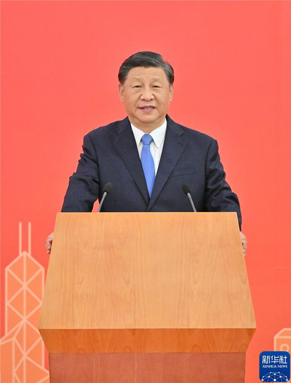 Си Цзиньпин: факты доказывают могучую жизненную силу курса "одно государство - два строя"