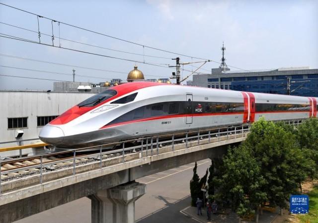 Китай представил специальные скоростные поезда для железных дорог Индонезии