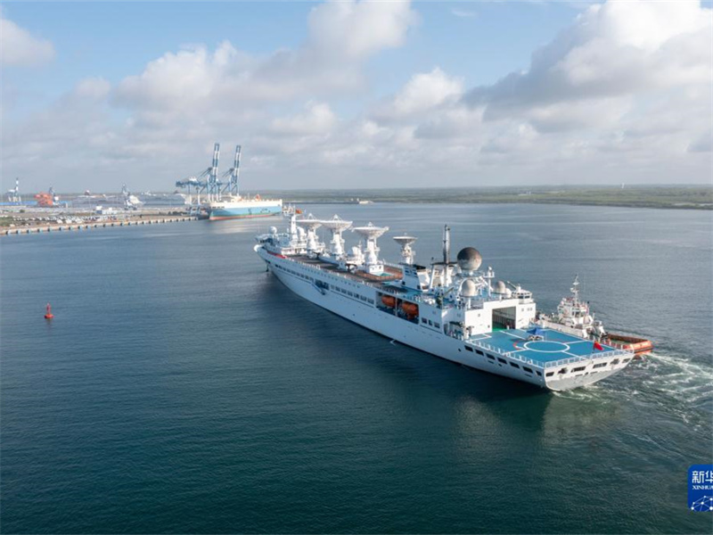 Китайское судно космического слежения "Юаньван-5" пришвартовалось в порту Хамбантота на Шри-Ланке