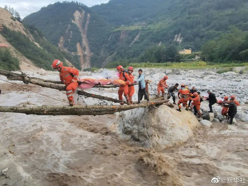 46 человек погибли в результате землетрясения магнитудой 6,8 в Сычуани