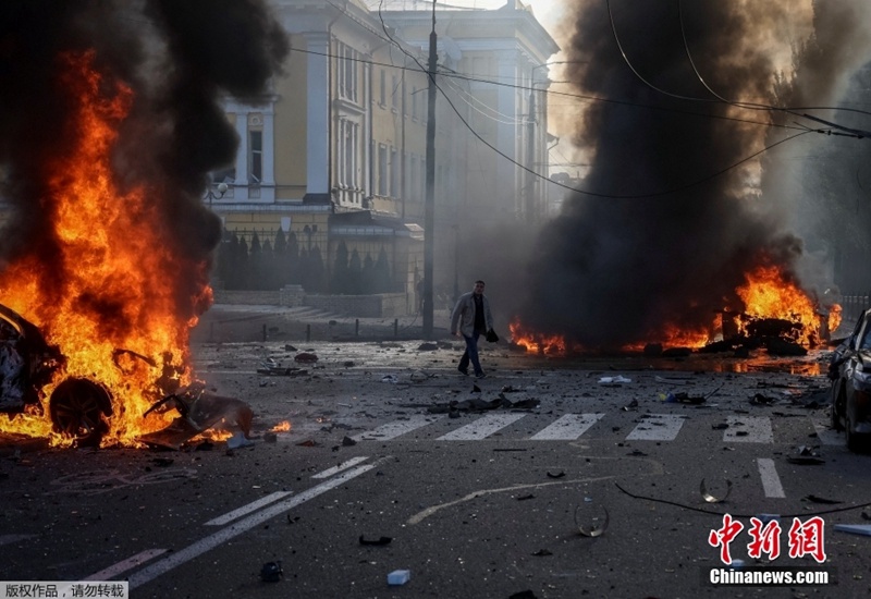 В центре Киева прогремели несколько взрывов -- Укринформ