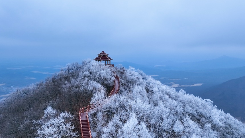 Заснеженная гора Дадинцзышань в провинции Хэйлунцзян
