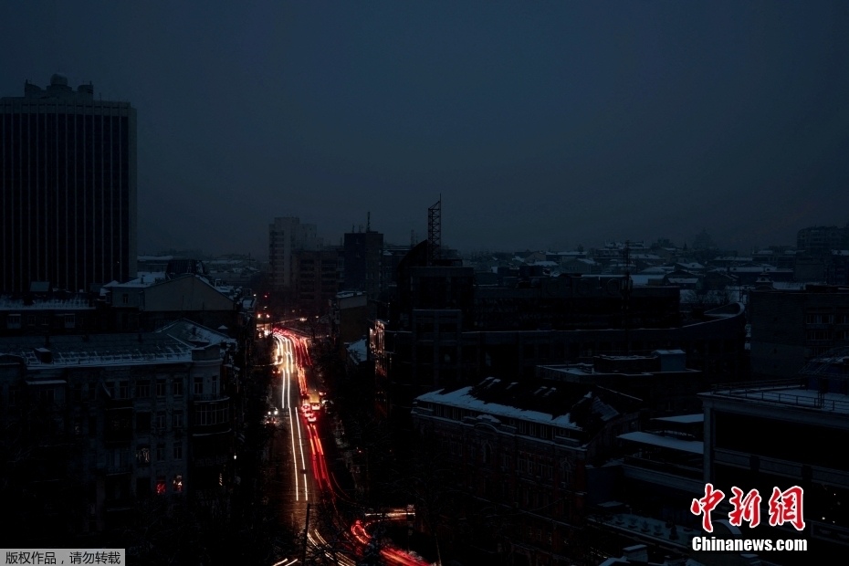 Почти вся Украина осталась без света после ракетных ударов по инфраструктуре