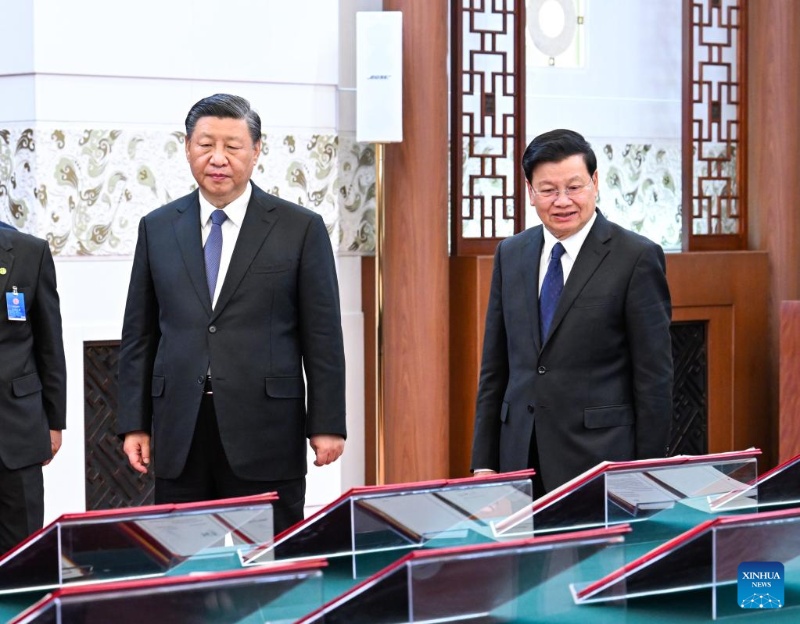 Си Цзиньпин провел переговоры с президентом Лаоса