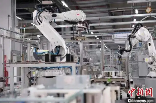 Крупнейший завод робототехники компании ABB начал работу в Шанхае