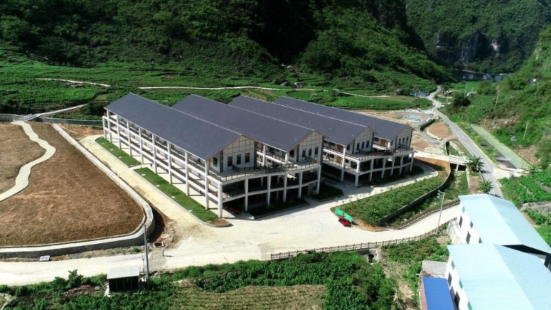 Фермеры деревни Гуанси-Чжуанского автономного района увеличивают доходы с помощью модели “шелководство+”