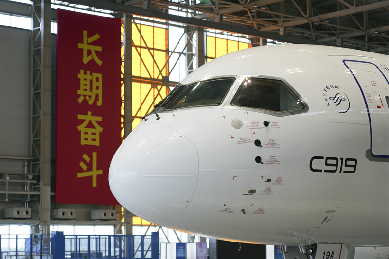 Первый китайский авиалайнер C919 передан китайской авиакомпании China Eastern Airlines