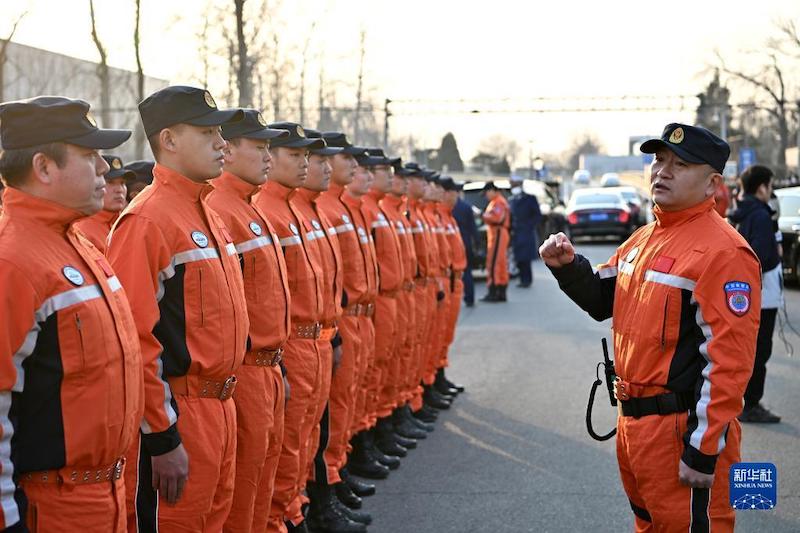 Китайские спасатели направляются в Турцию