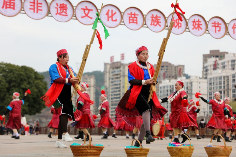Народность Мяо провинции Гуйчжоу отметила праздник сестер