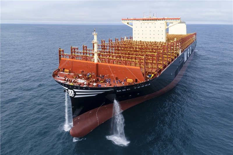 Крупнейший в мире контейнеровоз доставлен в Шанхай