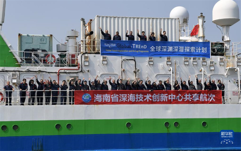 Китайский батискаф «Фэньдоучжэ» завершил первую международную пилотируемую экспедицию по глубоководному погружению вокруг Океании