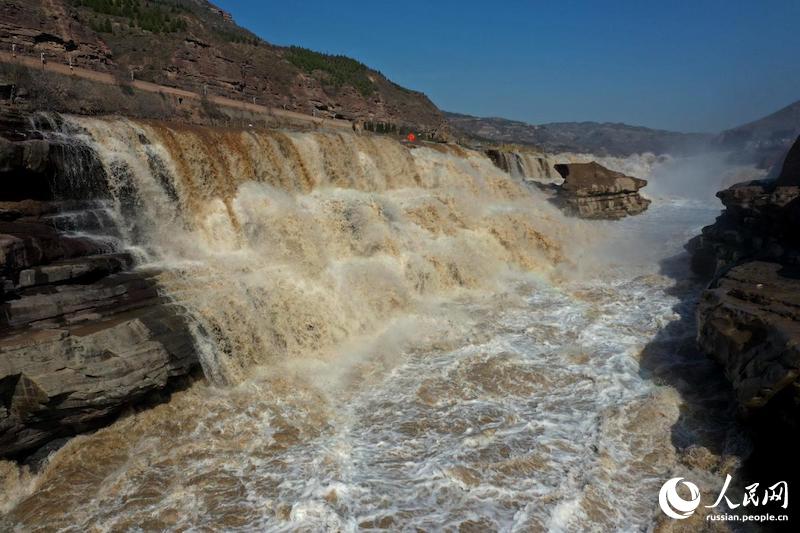 «Весеннее половодье» на водопаде Хукоу