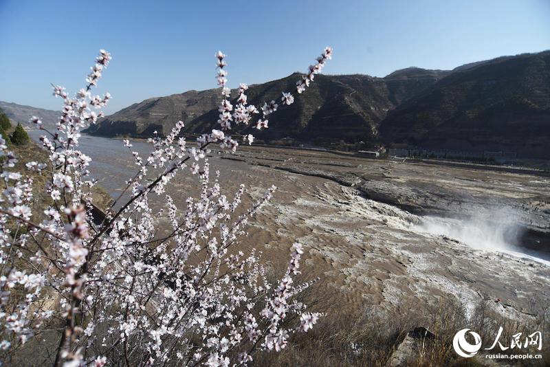 «Весеннее половодье» на водопаде Хукоу