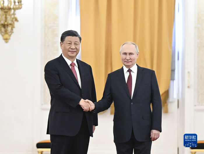 Си Цзиньпин провел переговоры с президентом России В. Путиным