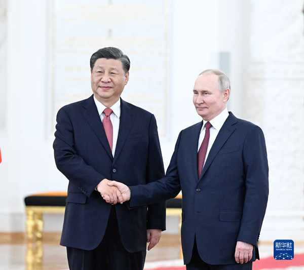 Си Цзиньпин провел переговоры с президентом России В. Путиным