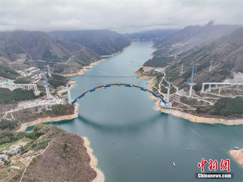 Строительство арочного моста с самым длинным пролетом в мире завершится к концу этого года