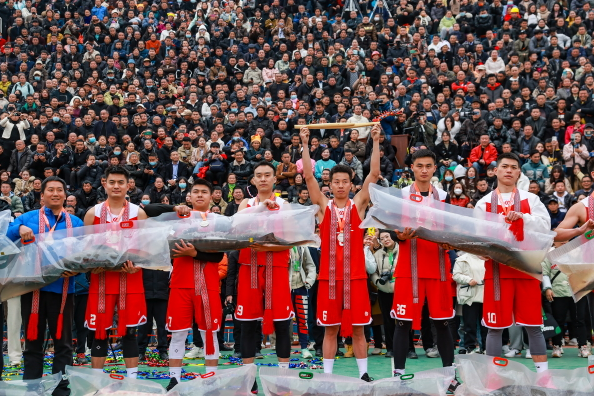 В Гуйчжоу стали популярны сельские баскетбольные матчи