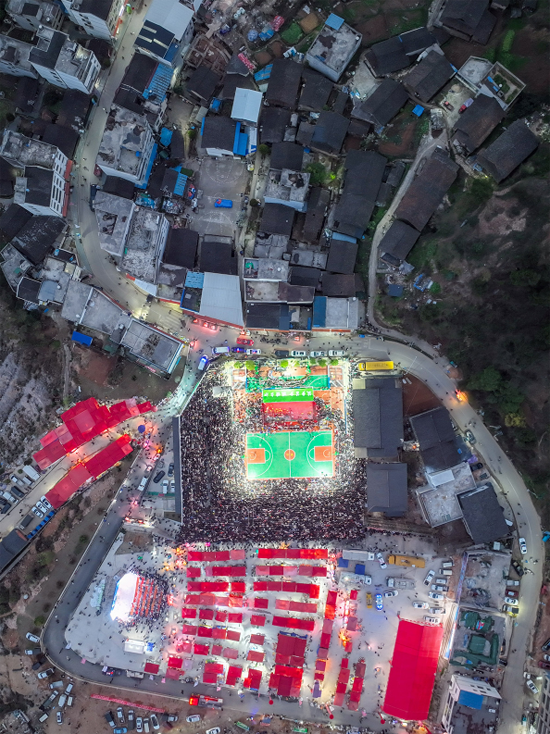 В Гуйчжоу стали популярны сельские баскетбольные матчи