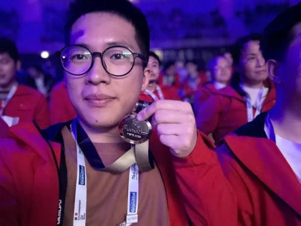 Глухой китаец стал чемпионом мира по карвингу