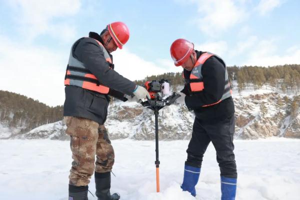 На реке Хэйлунцзян на китайско-российской границе провели мероприятия по предупреждению образования заторов льда