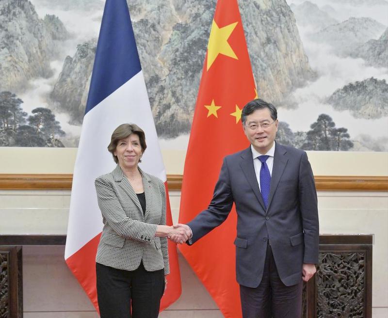 Министр иностранных дел Китая встретился с главой МИД Франции