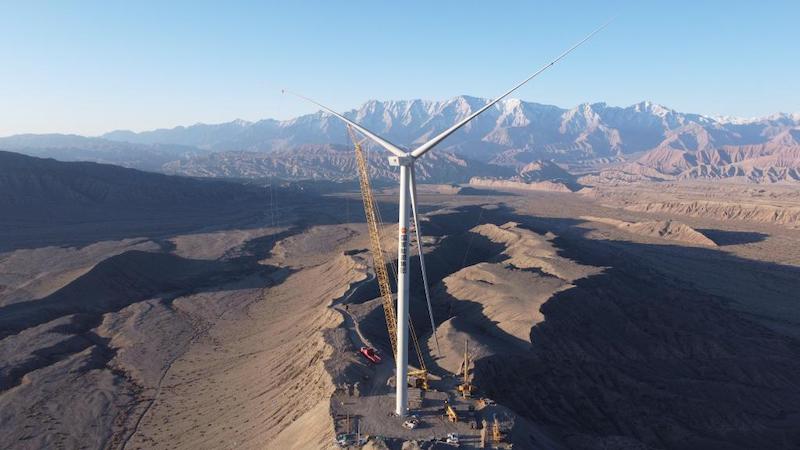 В самом западном округе Китая установлена первая ветряная турбина