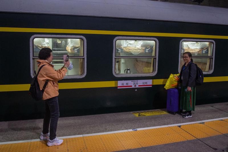 В Китае запустят дополнительные поезда в период туристического ажиотажа в дни первомайских каникул