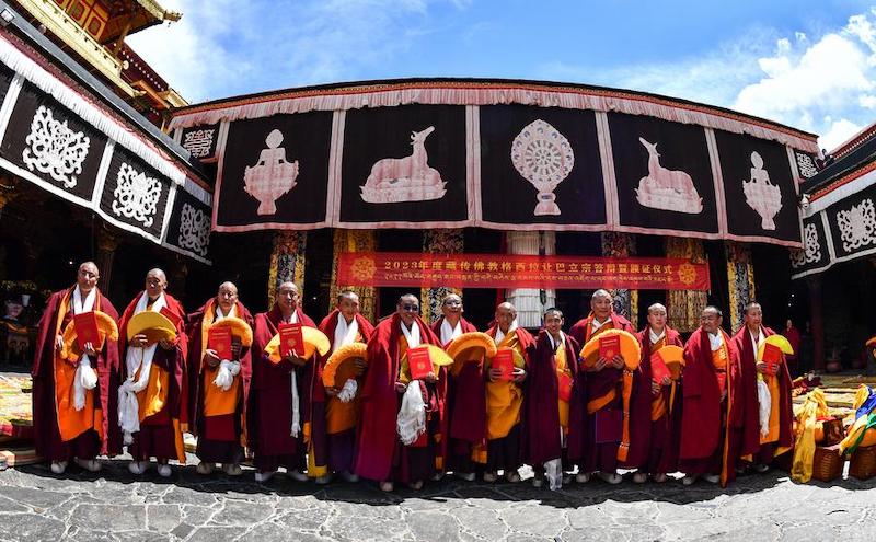 13 тибетских монахов получили ученую степень геше-лхарамба