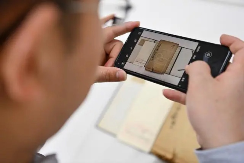 Мастер из Шаньси проводит «операции» по восстановлению древних книг