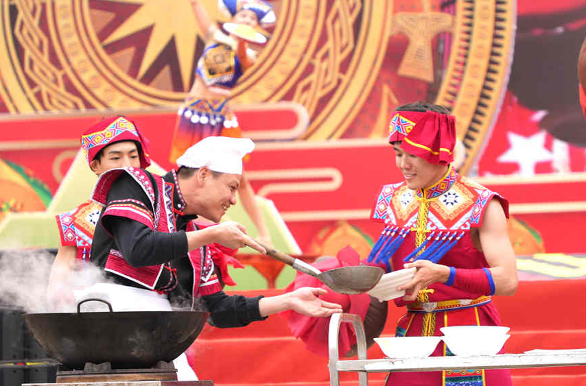 В Гуанси красочно отметили праздник Саньюэсань