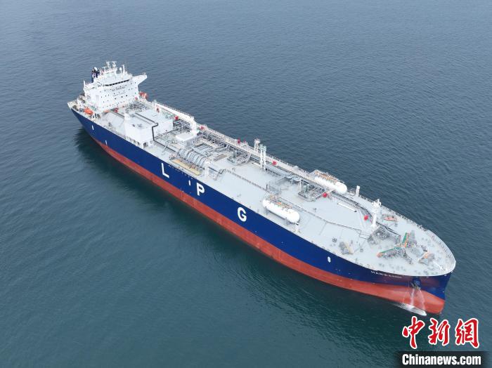 Первый в мире СУГ-танкер вместимостью 93 тыс. куб. м был передан заказчику